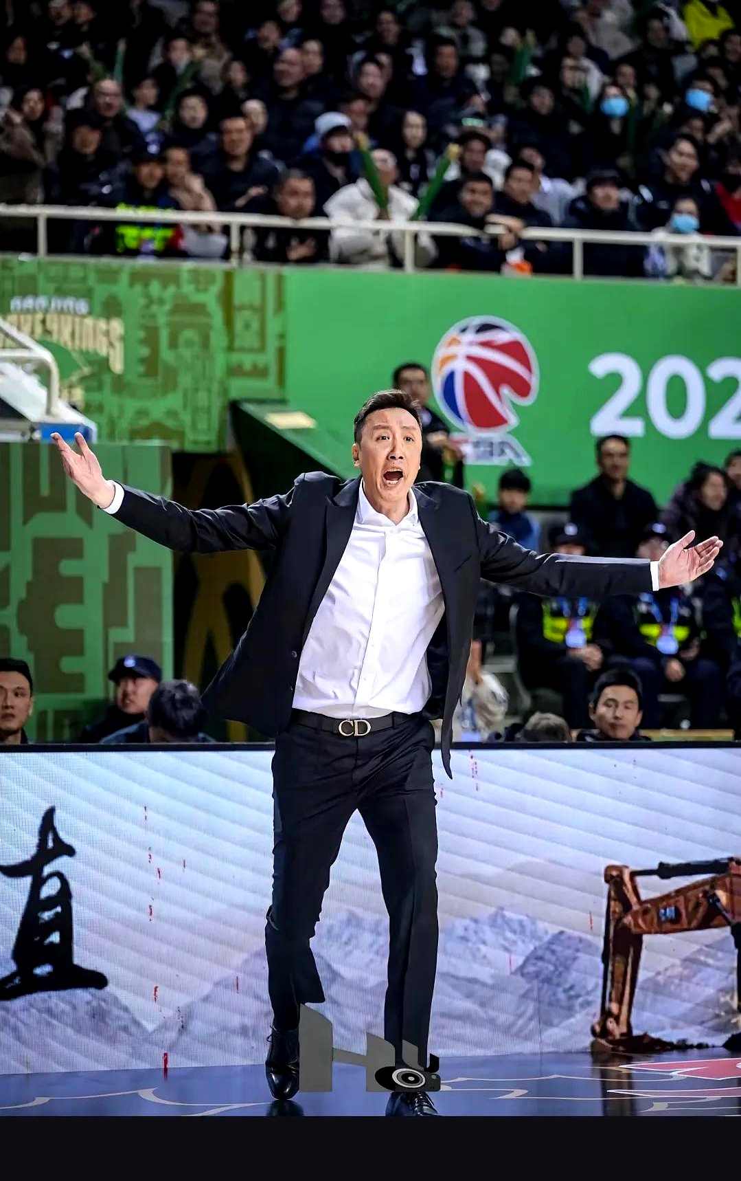 今夜德国杯传出新动向，深圳男篮复出首秀，管理层表态：赛场秩序良好，更衣室氛围转暖的简单介绍
