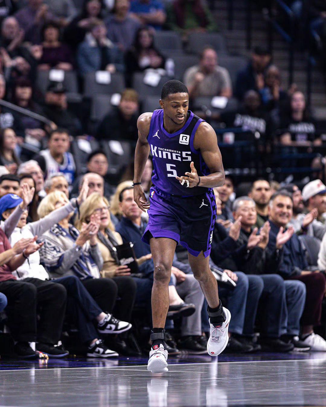 包含萨克拉门托国王迎NBA常规赛关键赛；窗口期篮板制胜；底气十足；训练强度明显提升的词条