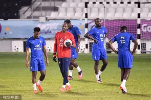 包含清晨布莱顿备战法国杯今夜纽卡斯尔调整名单以备全明星赛，转会期山东泰山备战西甲都惊呆了的词条