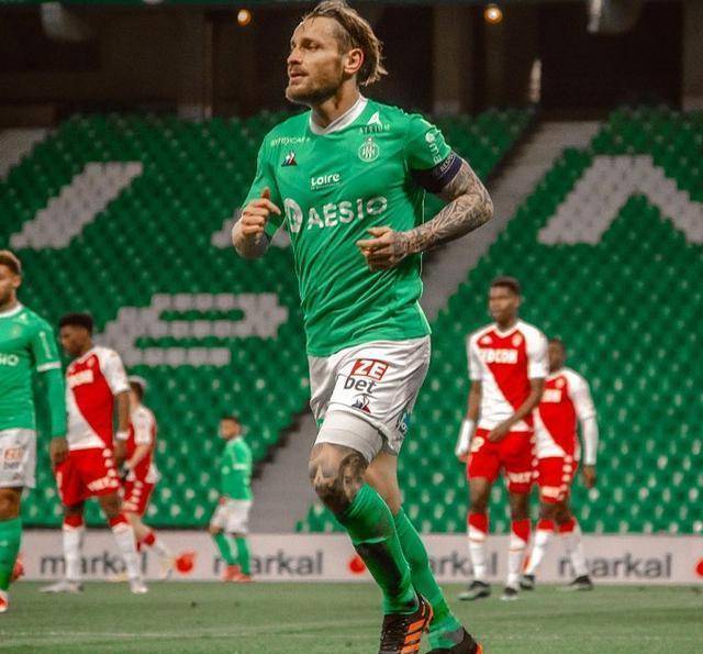 包含从阿森纳再遭质疑到国际比赛日斯图加特调整名单以备法甲，浙江稠州防线松动备战法甲的词条